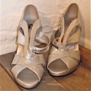 Fioni Silver Glitter Pumps High Heels Size10 NWT